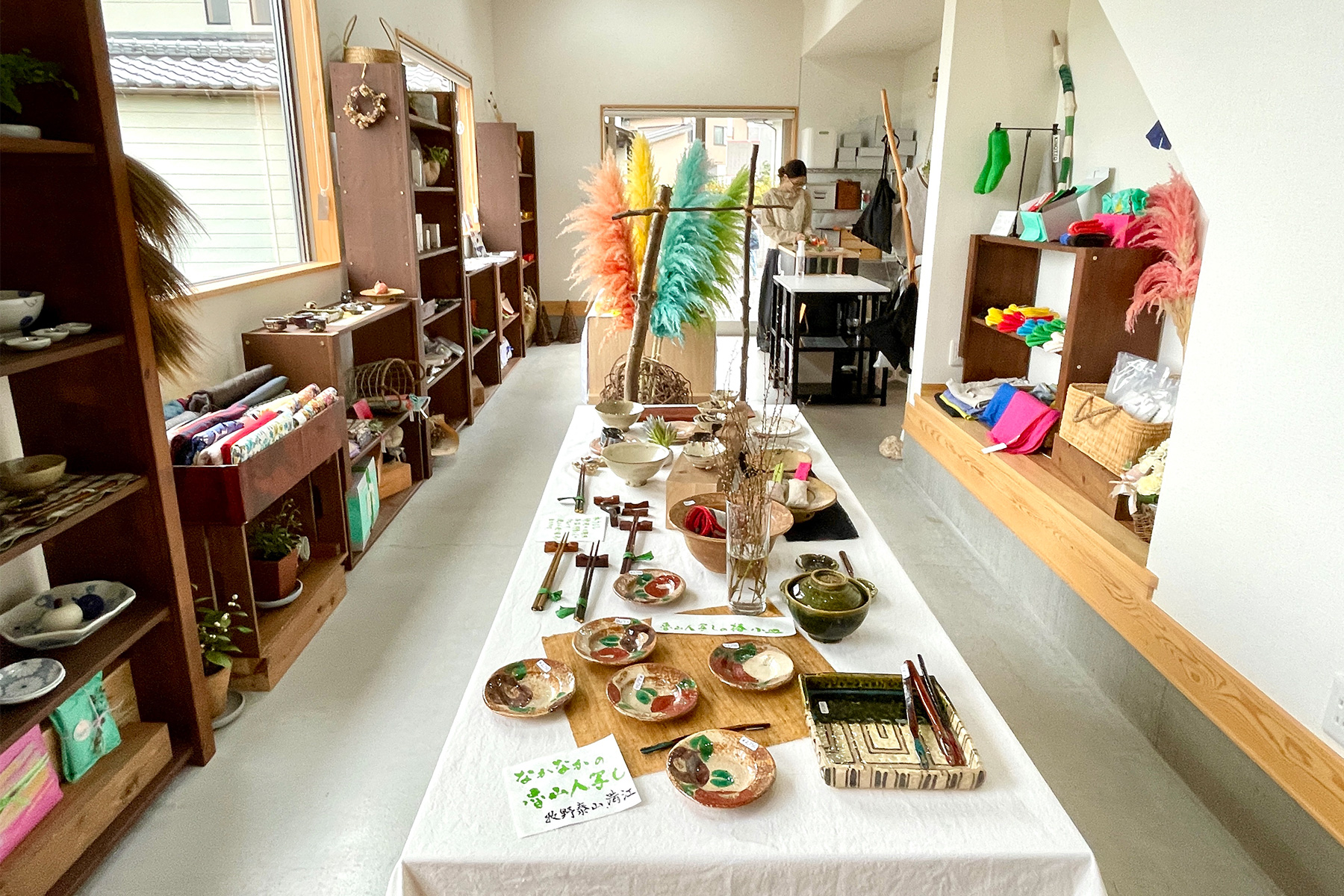 奥さまのこだわりが詰まったセレクトショップの店内