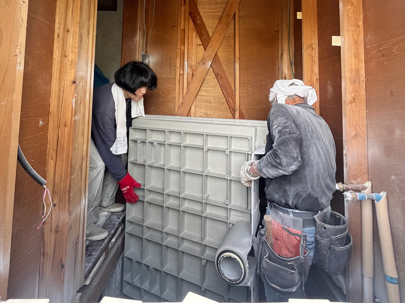 浴室リフォームの解体作業の様子