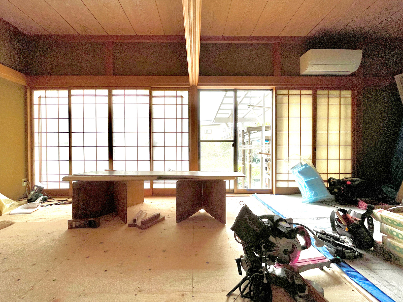 和室から洋室へ変更するための床下地工事の様子