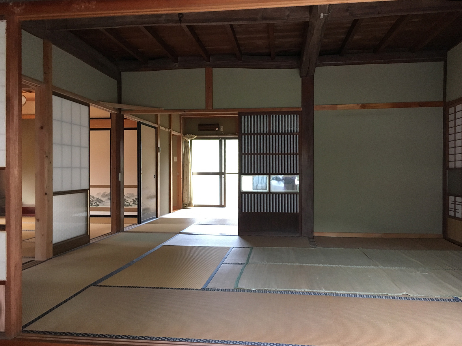 リノベーション前の畳の室内